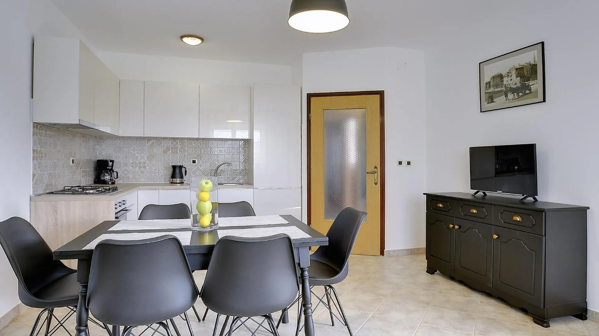 Nicely Decorated Apartment With Private Pool Galižana 0*,  クロアチア