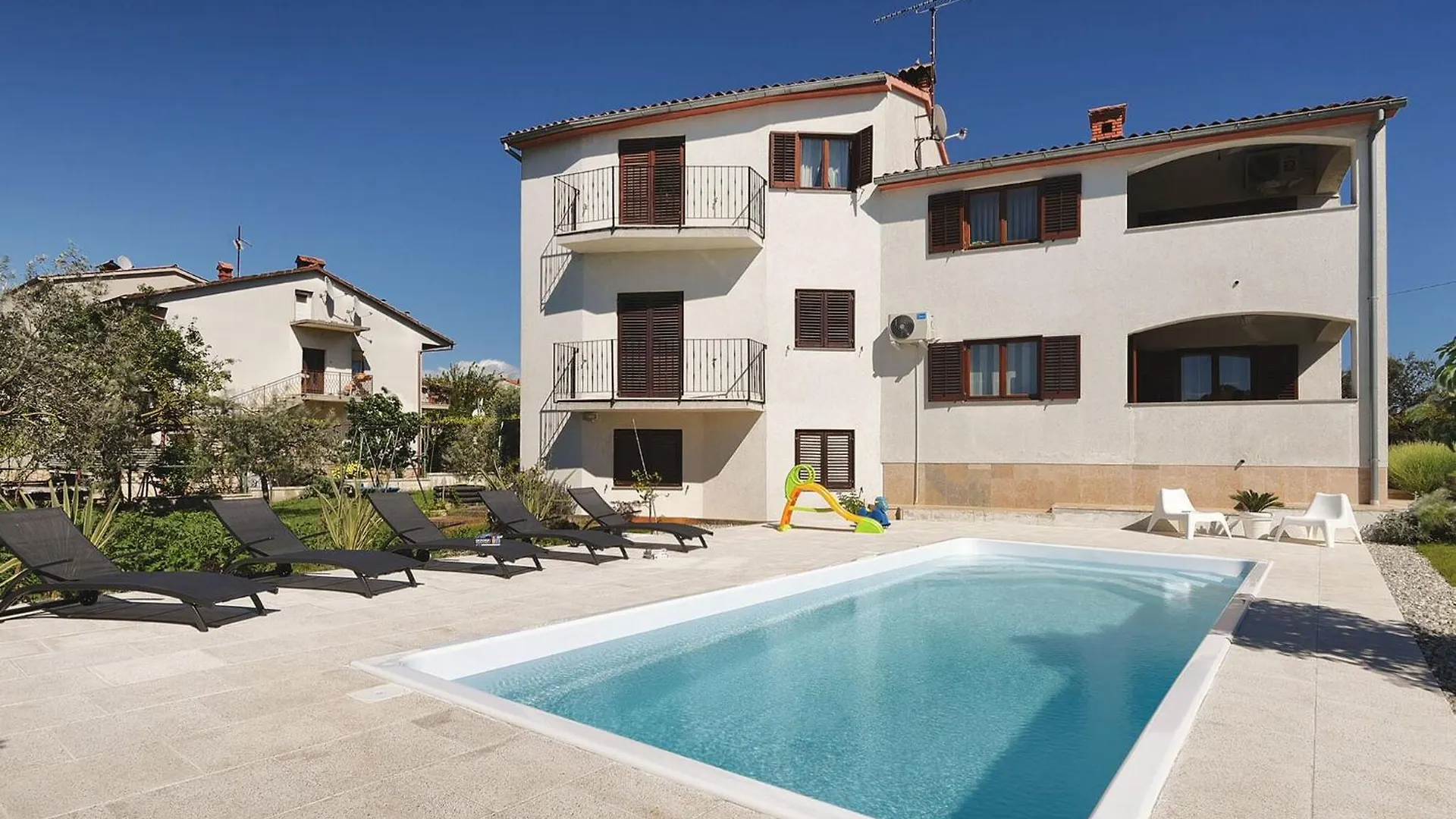 Nicely Decorated Apartment With Private Pool Galižana