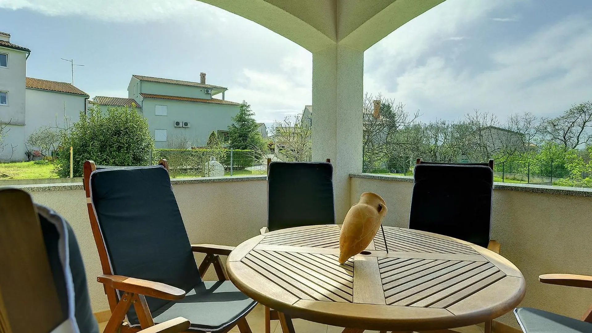 Nicely Decorated Apartment With Private Pool Galižana 0*,