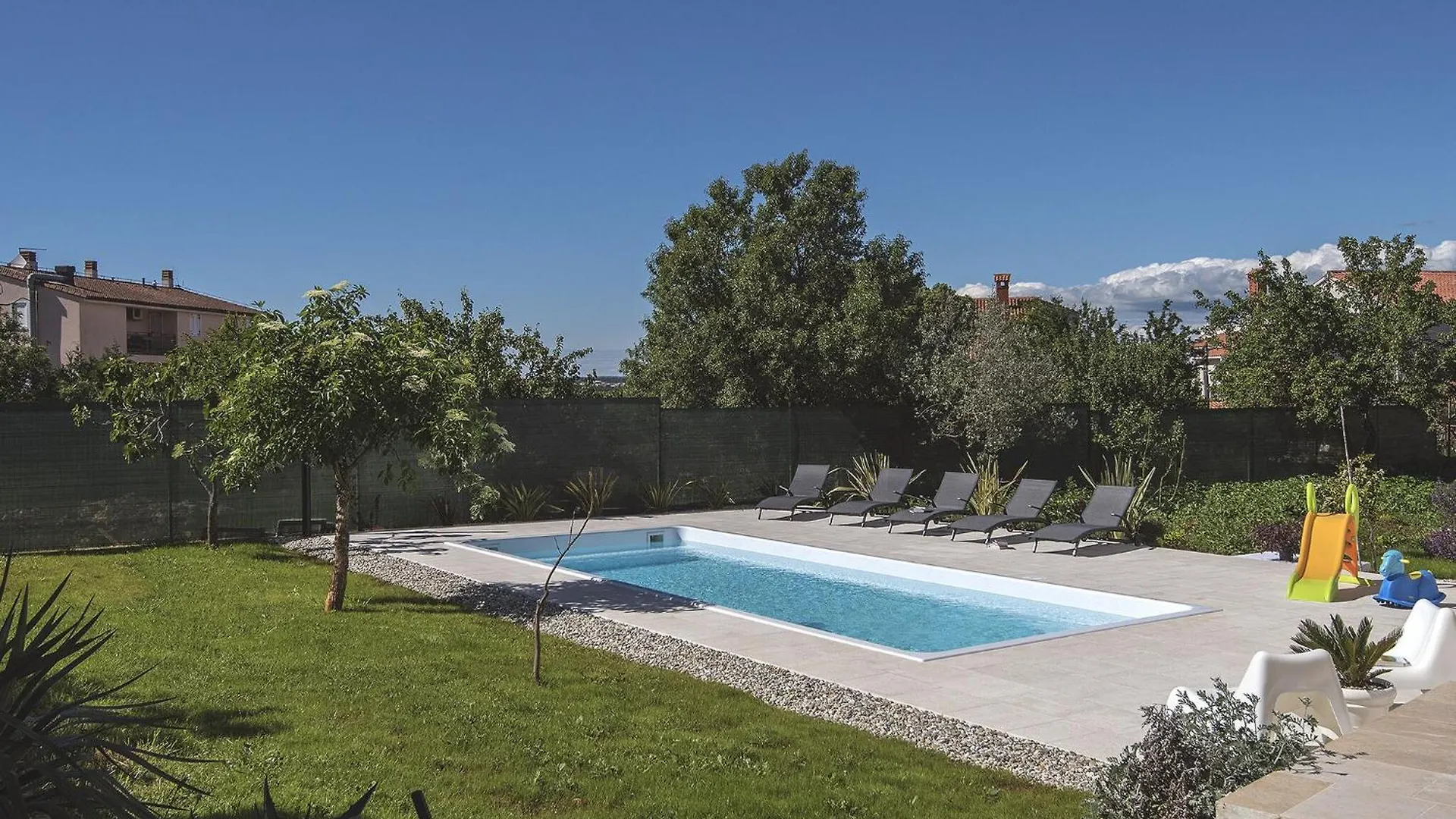 Nicely Decorated Apartment With Private Pool Galižana