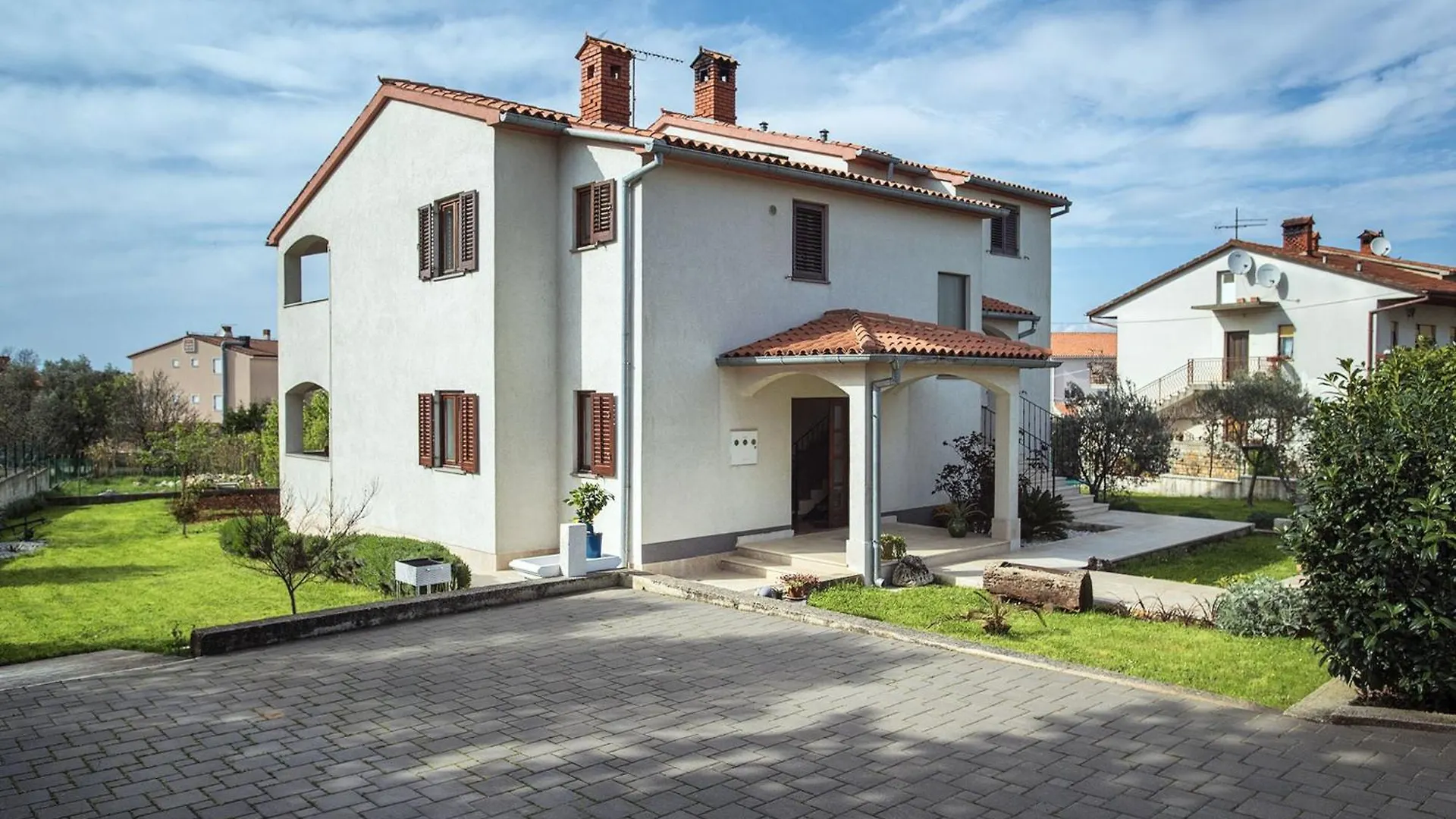 Nicely Decorated Apartment With Private Pool Galižana